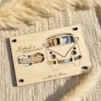 Geldgeschenk VW Bulli aus Holz personalisiert – Rückseite des Geldgeschenks