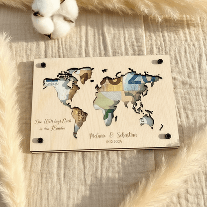 Geldgeschenk personalisierter Wunscherfüller Holz - Weltkarte - LaserArt Germany