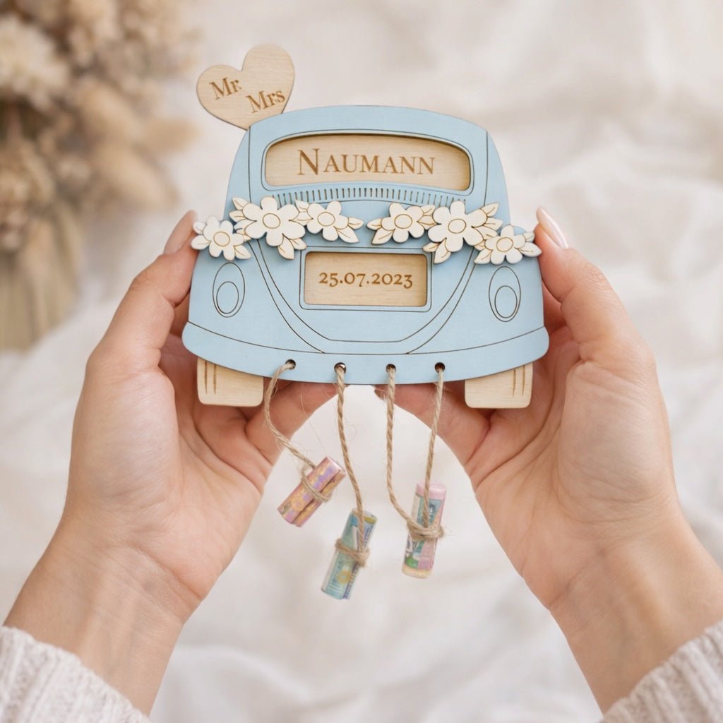 Geldgeschenk zur Hochzeit aus Holz – personalisiertes Hochzeitsauto - LaserArt Germany