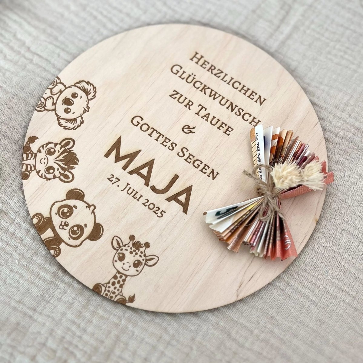 Geldgeschenk zur Taufe aus Holz personalisiert – mit Name, Datum & Spruch - LaserArt Germany