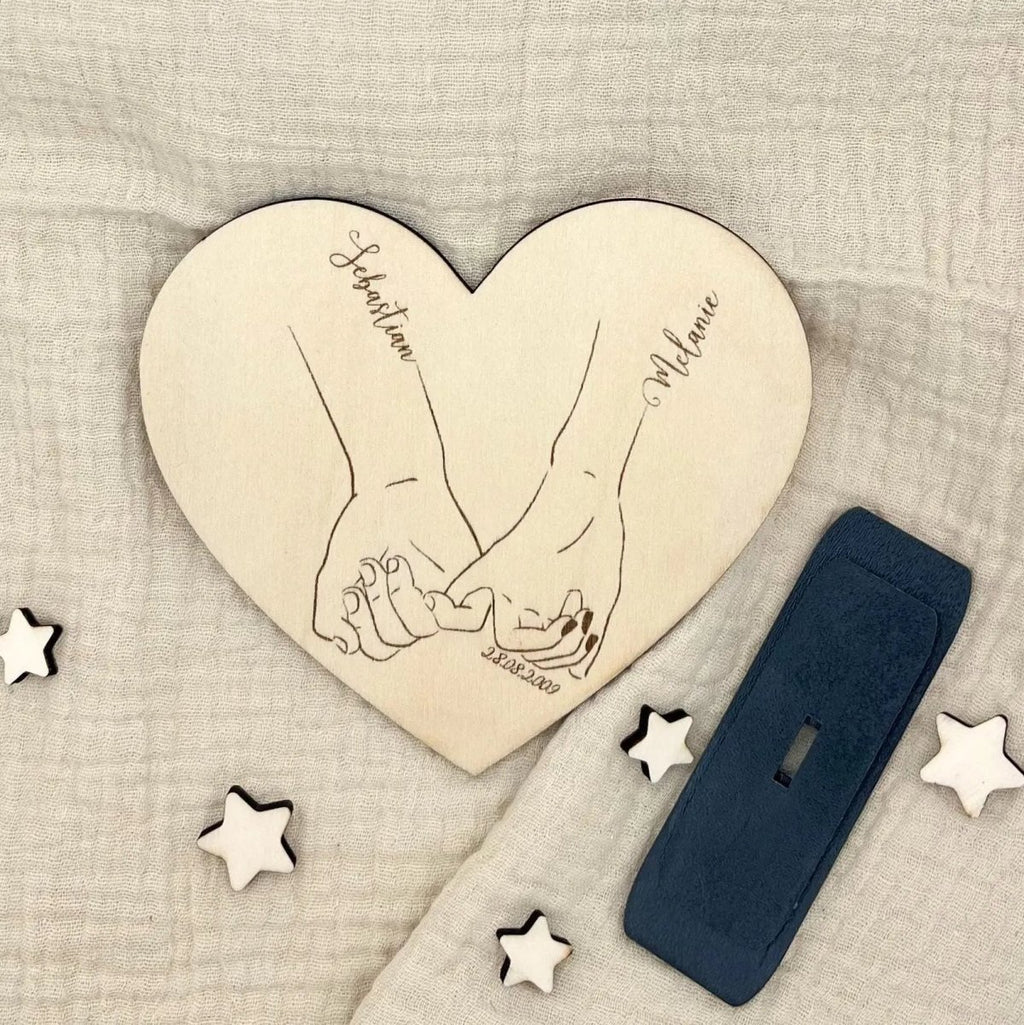 Geschenk zum Jahrestag | Hand - in - Hand Motiv mit Namen - LaserArt Germany