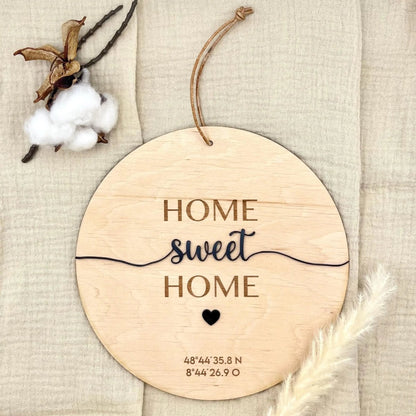 Geschenk zum Richtfest | Personalisiertes Türschild aus Holz mit Koordinaten - LaserArt Germany