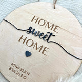 Geschenk zum Richtfest | Personalisiertes Türschild aus Holz mit Koordinaten - LaserArt Germany