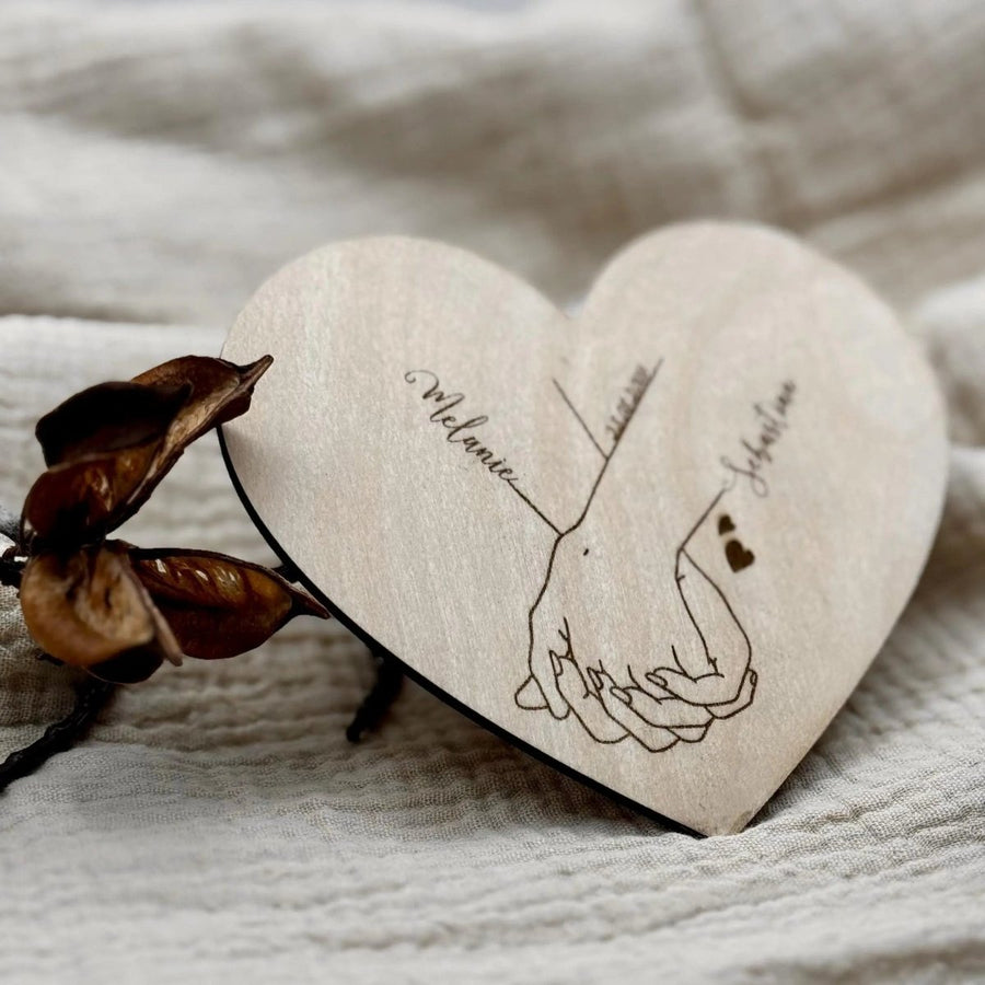 Geschenk zur Hochzeit personalisiert aus Holz | Hand - in - Hand Motiv - LaserArt Germany