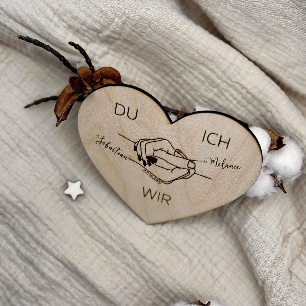 Hand - in - Hand - Motiv mit Namen & Datum | Hochzeitsgeschenk personalisiert - LaserArt Germany