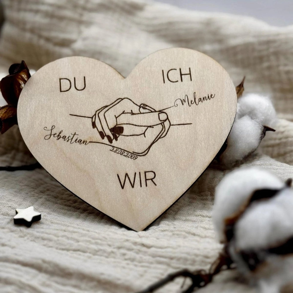 Hand - in - Hand - Motiv mit Namen & Datum | Hochzeitsgeschenk personalisiert - LaserArt Germany