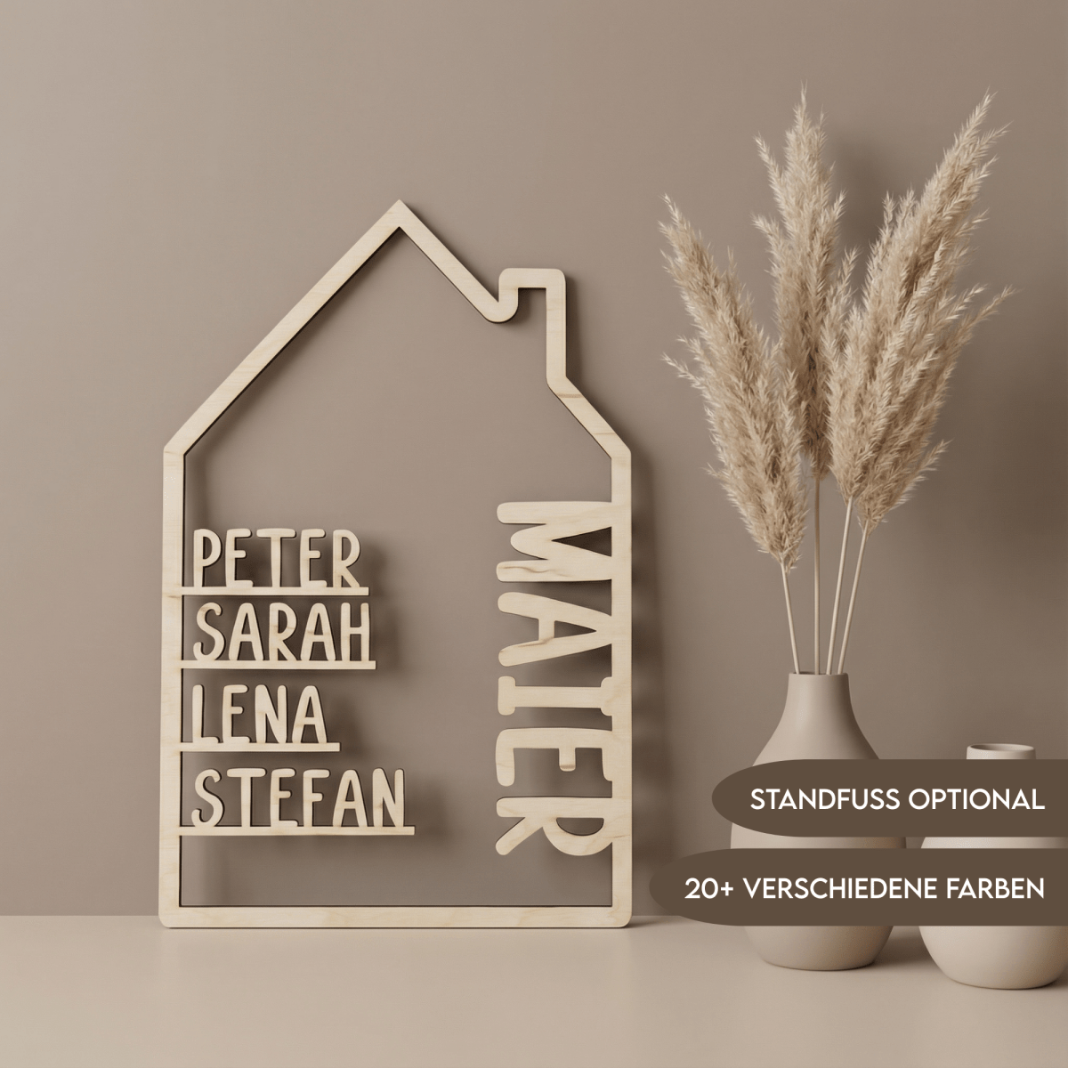 Haus aus Holz mit Namen | Familienschild personalisiert - LaserArt Germany
