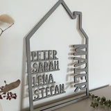 Haus aus Holz mit Namen | Familienschild personalisiert - LaserArt Germany