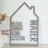 Haus aus Holz mit Namen | Familienschild personalisiert - LaserArt Germany