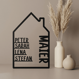 Haus aus Holz mit Namen | Familienschild personalisiert - LaserArt Germany