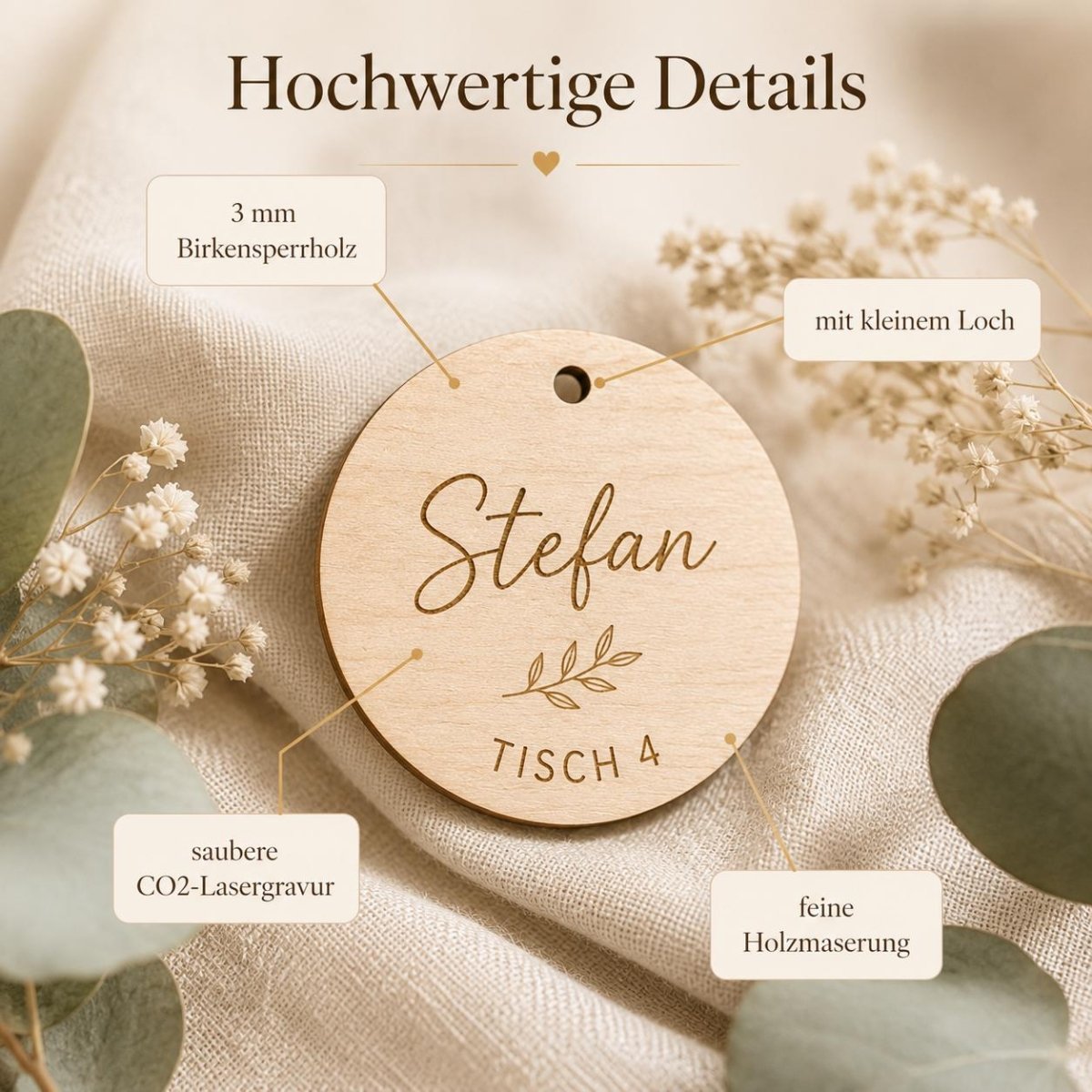 Holzanhänger personalisiert graviert Platzkarten Hochzeit – Frontalansicht des herzförmigen Anhängers