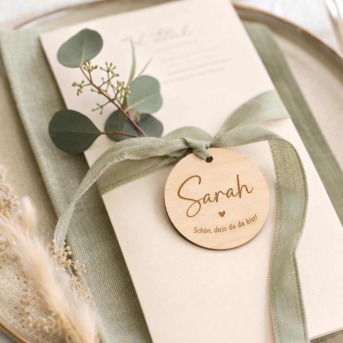 Holzanhänger personalisiert graviert Platzkarten Hochzeit – Farbauswahl im Vergleich