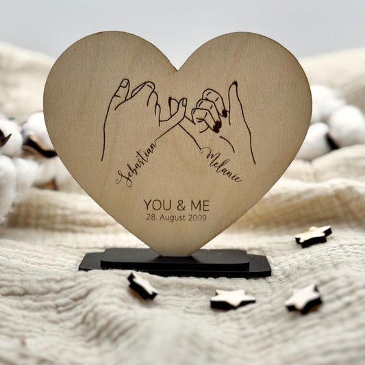 Personalisiertes geschenk für paare mit name datum, herz form aus holz  hand in hand geschenk jahrestage, hochzeit, brautpaar, valentinstag
