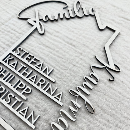 Personalisierbares familienschild in hausform, deko aus holz mit namen, geschenk zum einzug, hausbau, familie