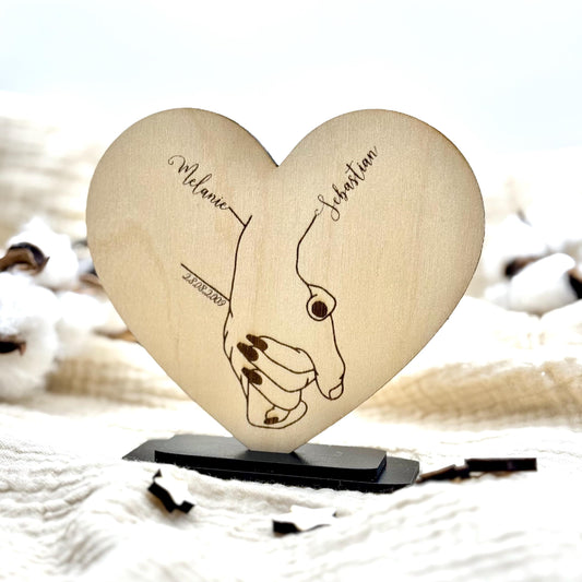 Personalisiertes Geschenk für Paare mit Name Datum, Herz form aus Holz  Hand in Hand Geschenk Jahrestage, Hochzeit, Brautpaar, Valentinstag