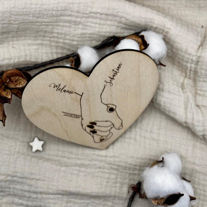 Personalisiertes Geschenk für Paare mit Name Datum, Herz form aus Holz  Hand in Hand Geschenk Jahrestage, Hochzeit, Brautpaar, Valentinstag