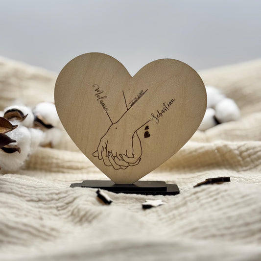 Herz-Dekoration aus Holz personalisiert – Hand-in-Hand Motiv Geschenk für Paare, Hochzeit & Jahrestag