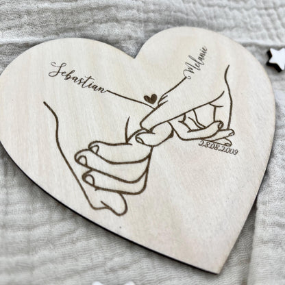 Herz-Dekor Hand-in-Hand Motiv – personalisiertes Geschenk für Paare