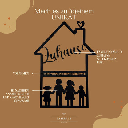 Familienschild aus Holz in Hausform – personalisiert mit Namen & Figuren