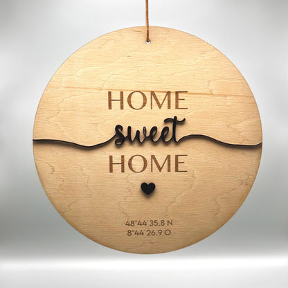 Personalisiertes Türschild aus Holz, Wanddeko mit Koordinaten und Acryl Schrift, Geschenk zum Einzug, Hauskauf & Richtfest, ø 19 cm