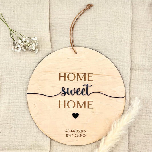 Personalisiertes Türschild aus Holz, Wanddeko mit Koordinaten und Acryl Schrift, Geschenk zum Einzug, Hauskauf & Richtfest, ø 19 cm