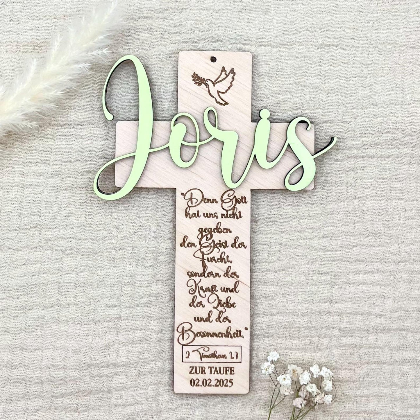 Personalisiertes Taufkreuz aus Holz – Symbol des Glaubens & Erinnerung