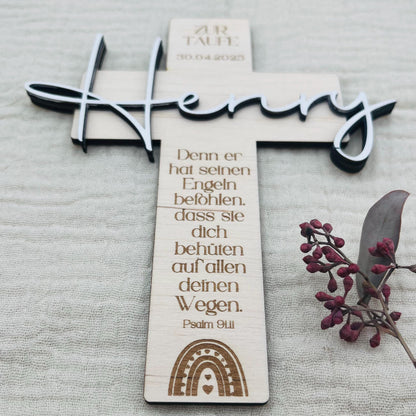 Taufkreuz aus Holz personalisiert – Geschenk zur Taufe, Kommunion & Geburt
