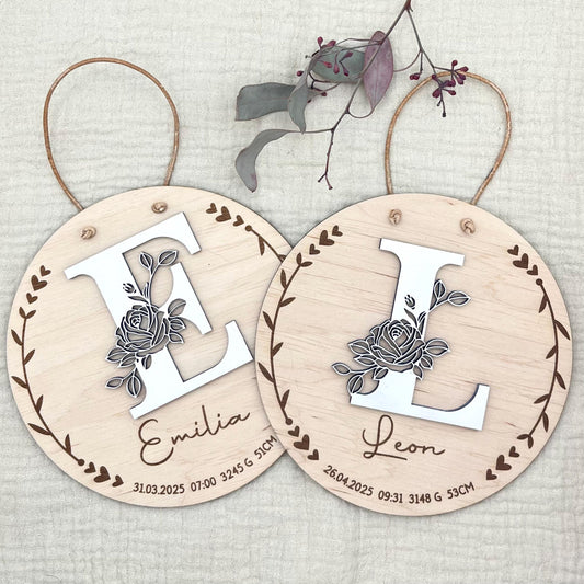 Geburtsschild aus Holz personalisiert – 3D-Monogramm mit Rose & Daten zur Geburt