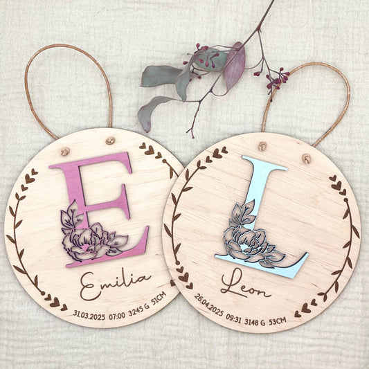 Namensschild aus Holz personalisiert – 3D-Monogramm mit Rose & Geburtsdaten