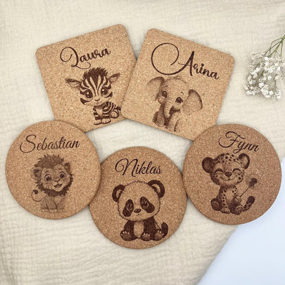 Geschenkideen Personalisierte Untersetzer aus Kork  rund oder quadratisch  Gravur mit Name & Tiermotiv  Kindergeburtstag, Party, Familie