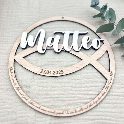 Taufschild aus Holz personalisiert – rundes Geschenk mit Fischsymbol & 3D-Namen