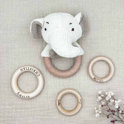 Personalisierte Baby Rassel Baby Greifling mit Name gehäkelter Bär oder Elefant liebevolles Geschenk zur Geburt oder Taufe für Neugeborene