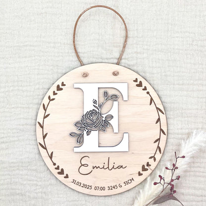 Geburtsschild aus Holz personalisiert – 3D-Monogramm mit Rose & Daten zur Geburt