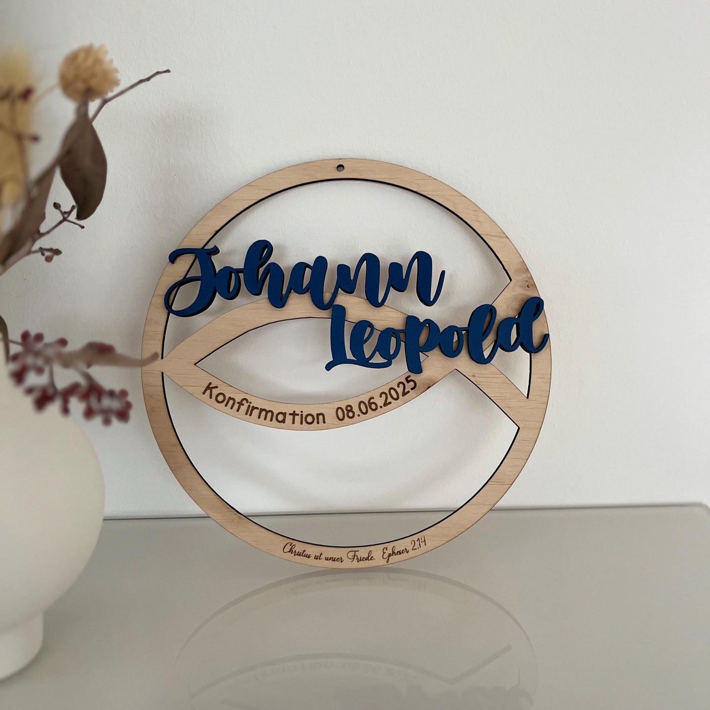 Taufschild aus Holz personalisiert – rundes Geschenk mit Fischsymbol & 3D-Namen