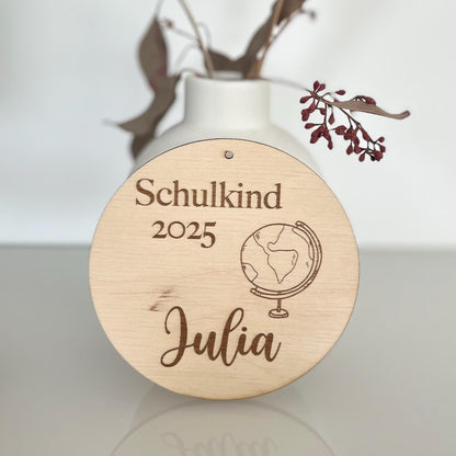 Schultütenanhänger aus Holz personalisiert – Einschulung 2025 226 mit Name & Motiv