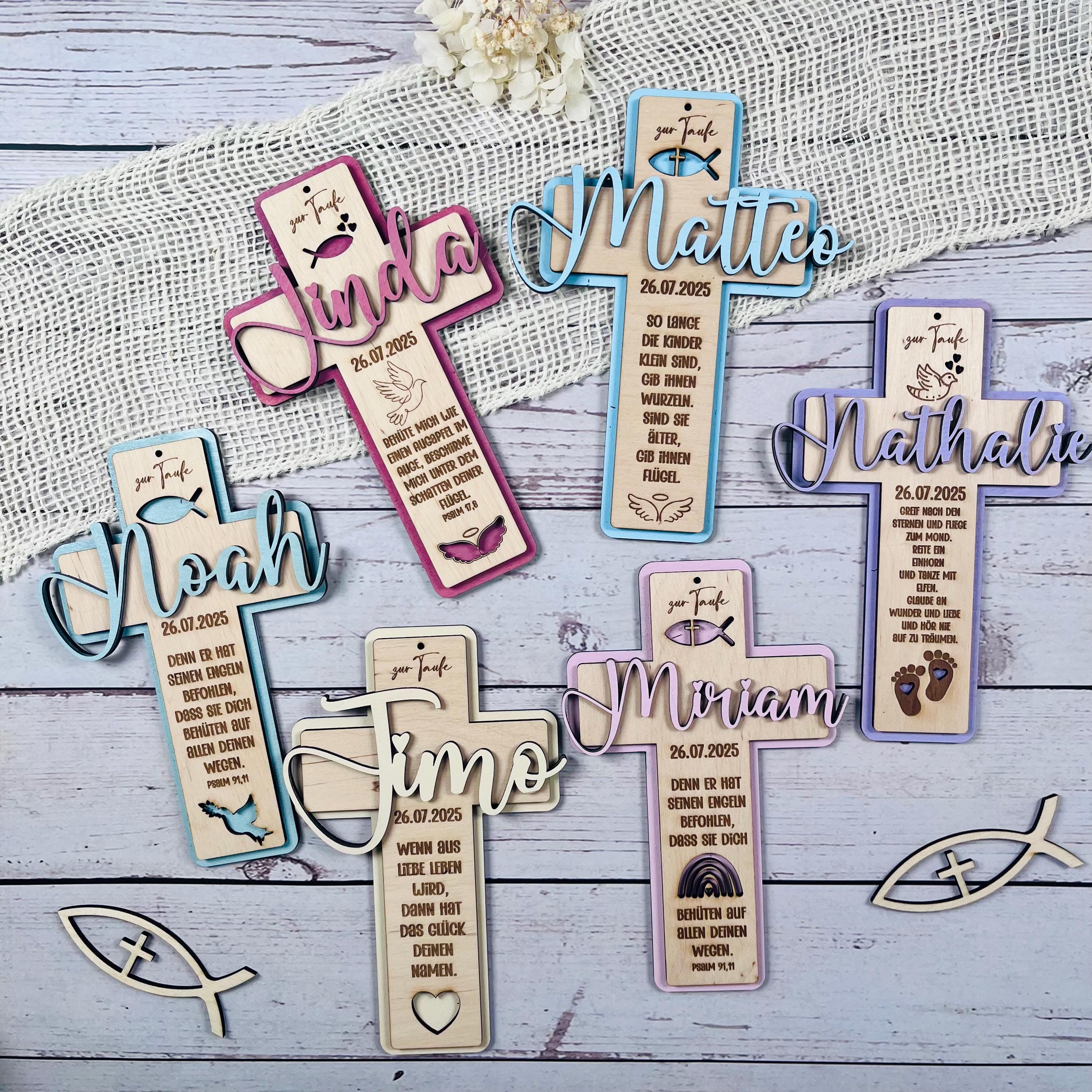 Taufkreuz aus Holz personalisiert – Geschenk zur Taufe, Kommunion & Konfirmation