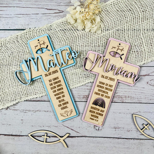 Taufkreuz aus Holz personalisiert – Geschenk zur Taufe, Kommunion & Konfirmation