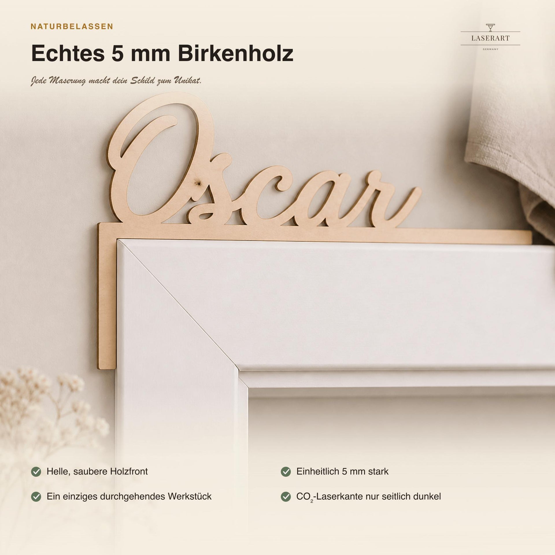 Namensschild Oscar naturbelassen aus 5mm Birkenholz für den Türrahmen, Nahaufnahme der Maserung