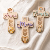 Personalisierte Taufkreuze aus Holz mit 3D-Namen Anna, Marie und Amelie – Tiermotive Alpaka, Reh und Katze, Regenbogen und Taufspruch