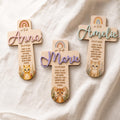 Personalisierte Taufkreuze aus Holz mit 3D-Namen Anna, Marie und Amelie – Tiermotive Alpaka, Reh und Katze, Regenbogen und Taufspruch