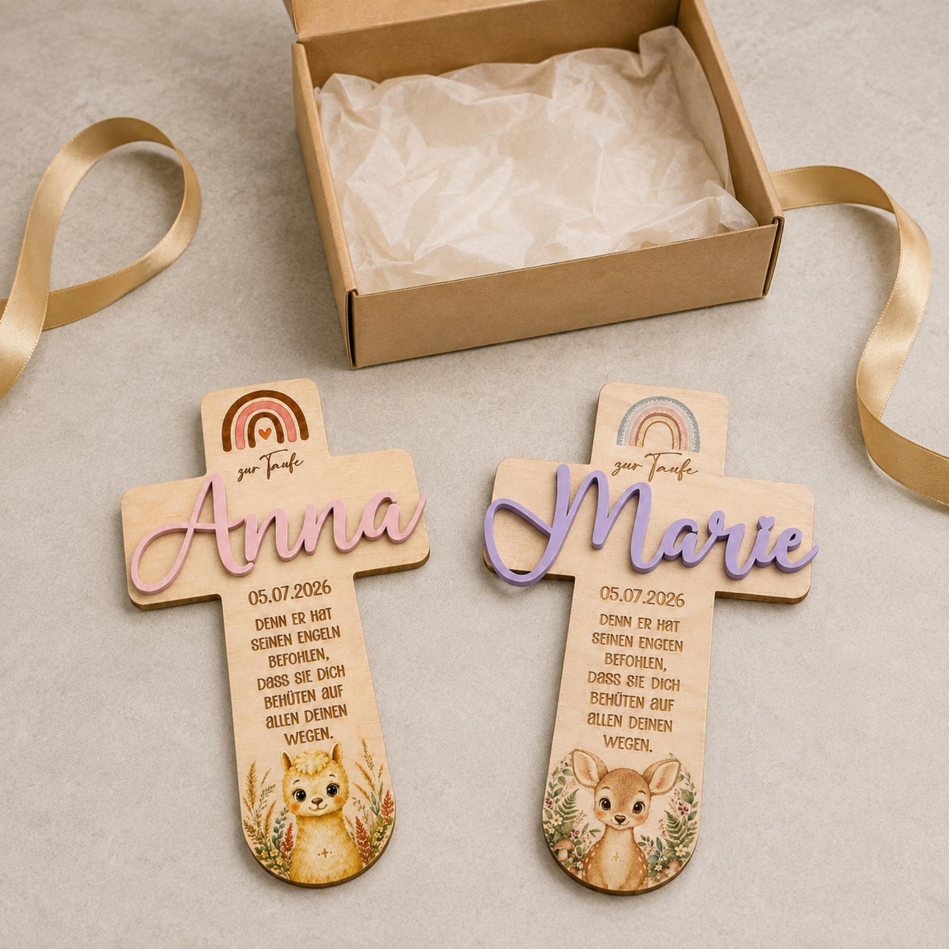 Taufkreuze Anna und Marie in Geschenkverpackung mit Seidenpapier und goldenem Band