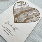 Koordinatenkarte aus Holz für Paare – In der Geschenkverpackung