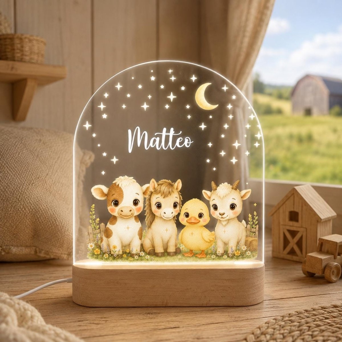 Bauernhof-Nachtlicht Motiv 3 mit Kuh, Pferd, Ente und Ziege, Name Matteo, Bauernhof-Kulisse im Hintergrund