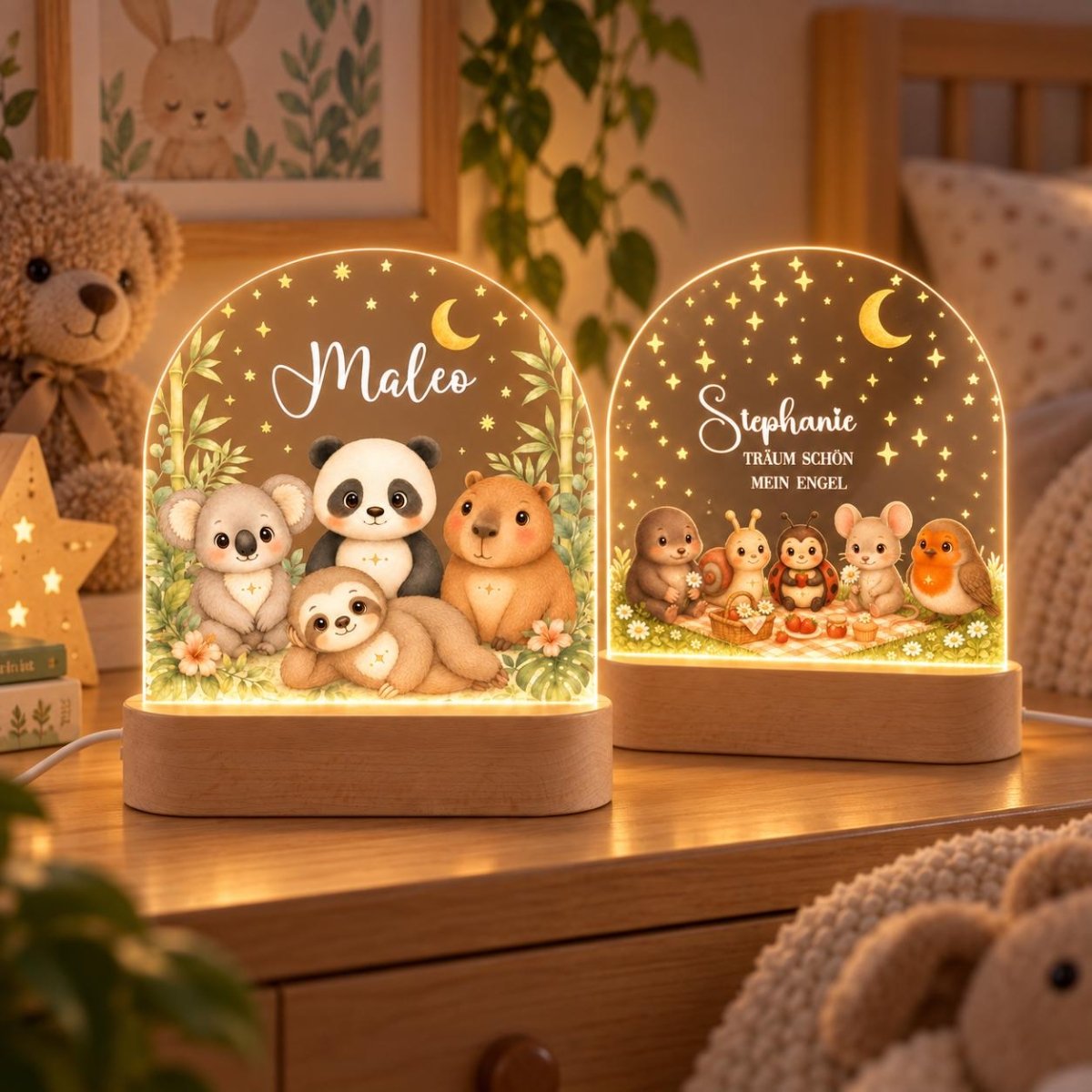 Zwei personalisierte Wald-Nachtlichter nebeneinander: Motiv Koala Panda Faultier Capybara mit Name Maleo, Motiv Otter Schnecke Marienkäfer Maus Rotkehlchen mit Name und Spruch Stephanie