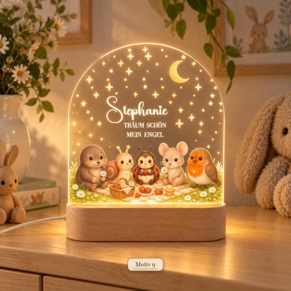 Waldtier-Nachtlicht Motiv 9 mit Otter, Schnecke, Marienkäfer, Maus und Rotkehlchen beim Picknick, Name und Spruch Stephanie Träum schön mein Engel