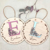 Namensschild aus Holz personalisiert | 3D - Monogramm mit Rose & Geburtsdaten - LaserArt Germany