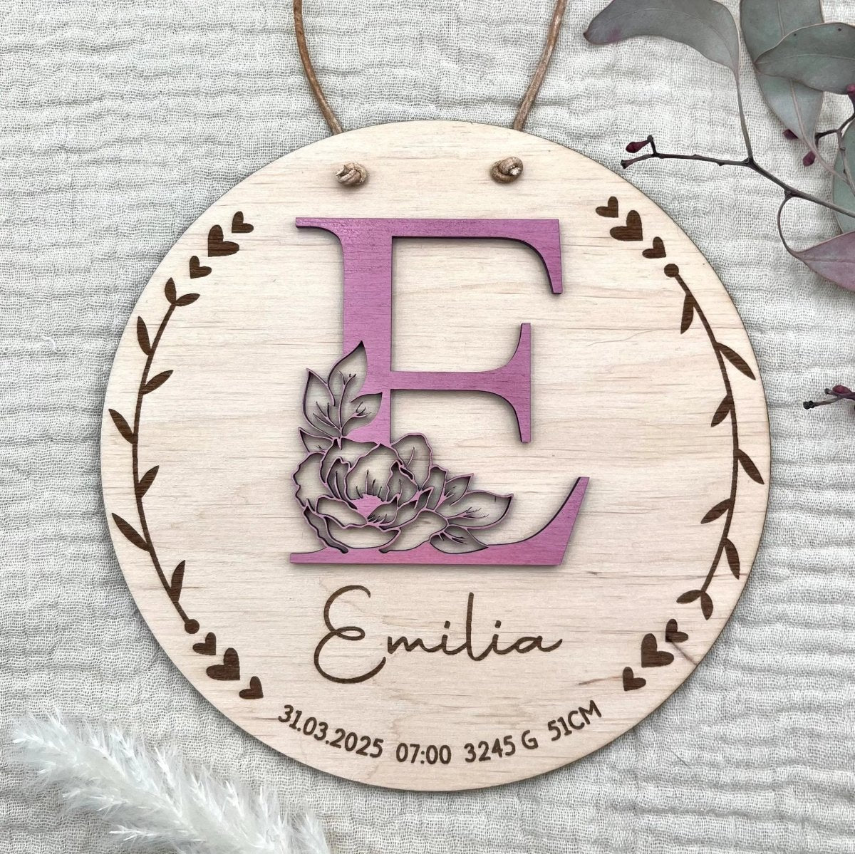 Namensschild aus Holz personalisiert | 3D - Monogramm mit Rose & Geburtsdaten - LaserArt Germany