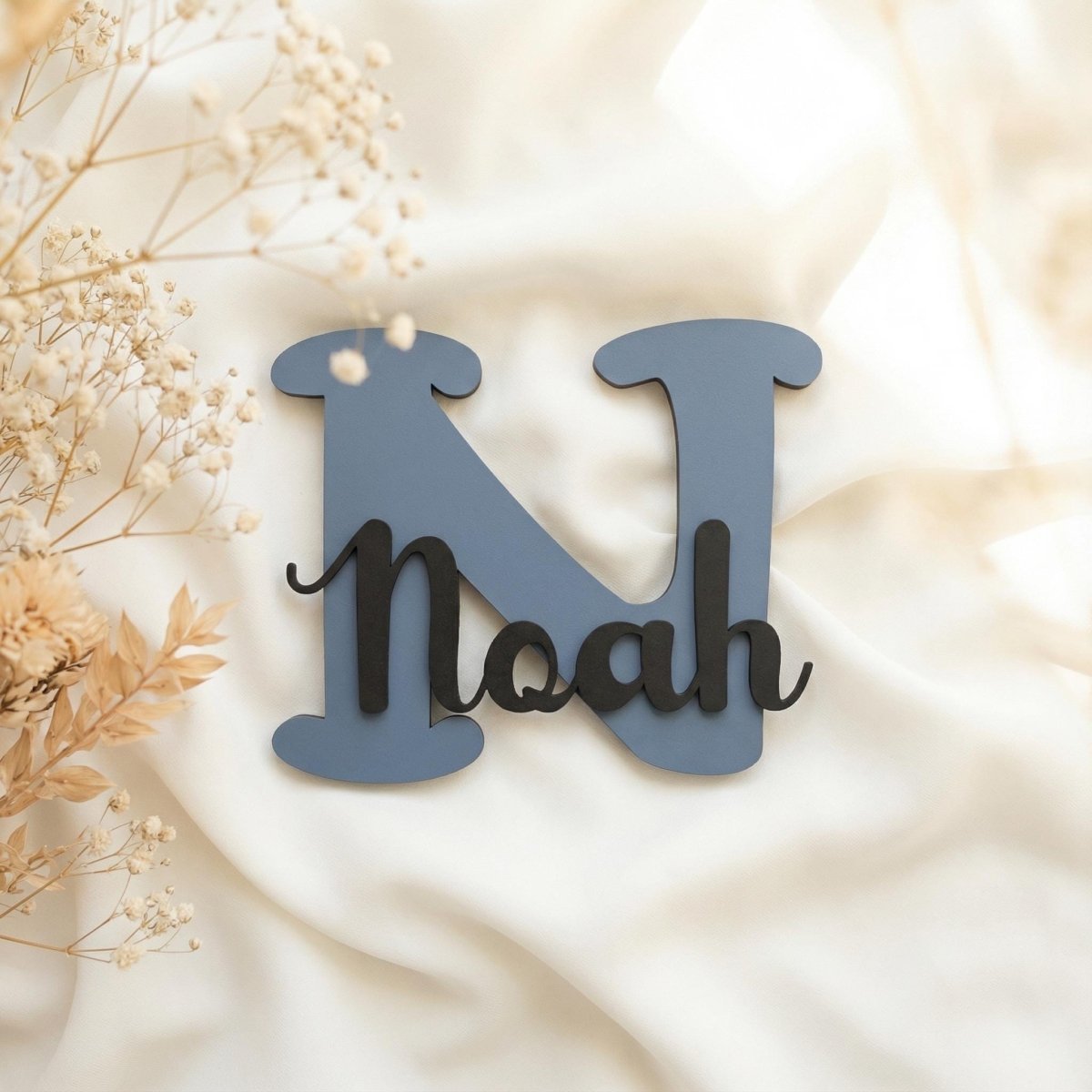 Namensschild Kinderzimmer aus Holz personalisiert – Wanddeko mit Name, 20+ Farben, 12 Schriftarten - LaserArt Germany