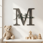 Kinderzimmer-Türschild in Dunkelgrau mit Buchstabe M und Name Matheo