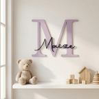 Namensschild Kinderzimmer in Flieder mit Buchstabe M und Name Maisie